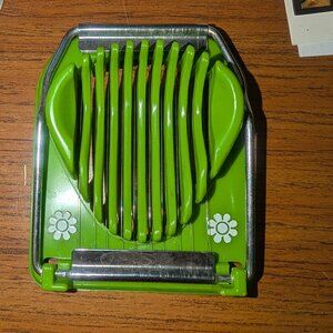 Vintage Pea Green Egg Slicer